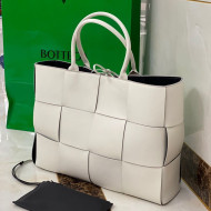 Bottega Veneta Maxi Arco Tote Bag in Woven Lambskin White 2021 620623